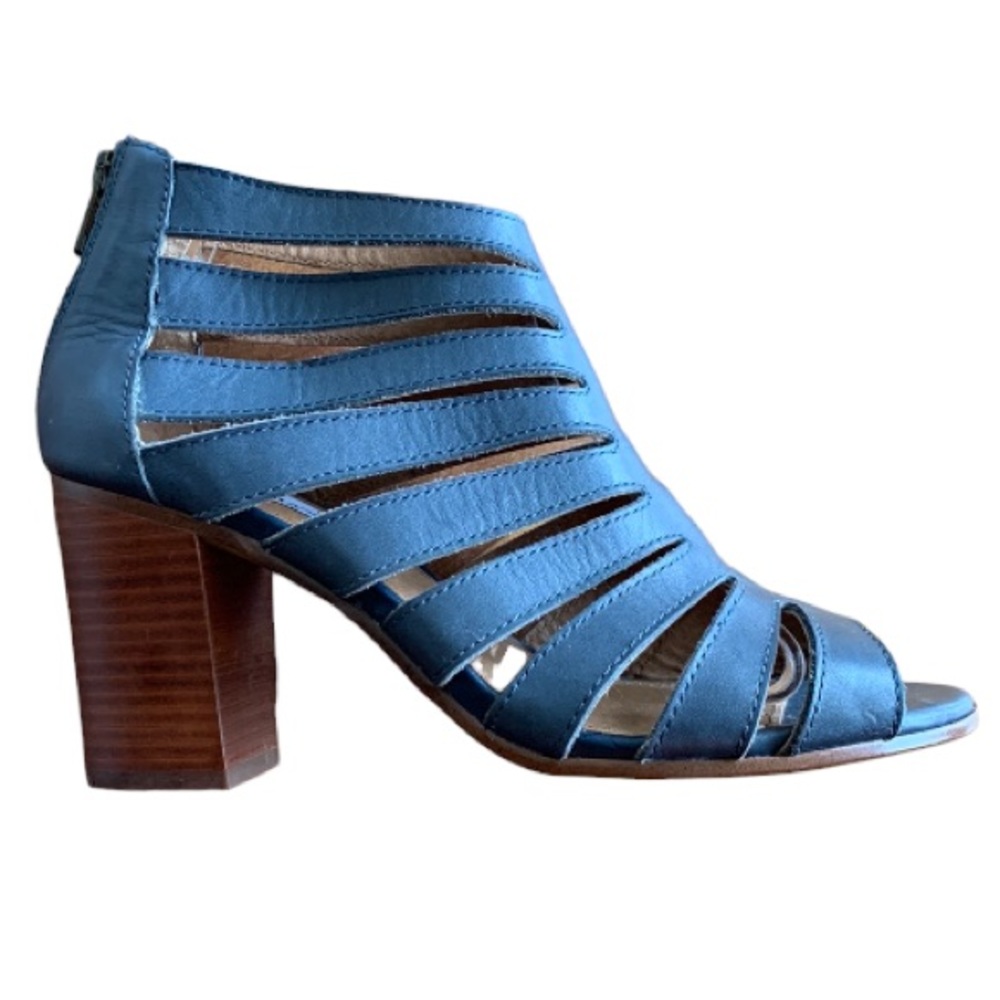 Steve Madden *Flaw Vendenta Cagged Sandal Blue 8 Leather Peep Toe Gladiator